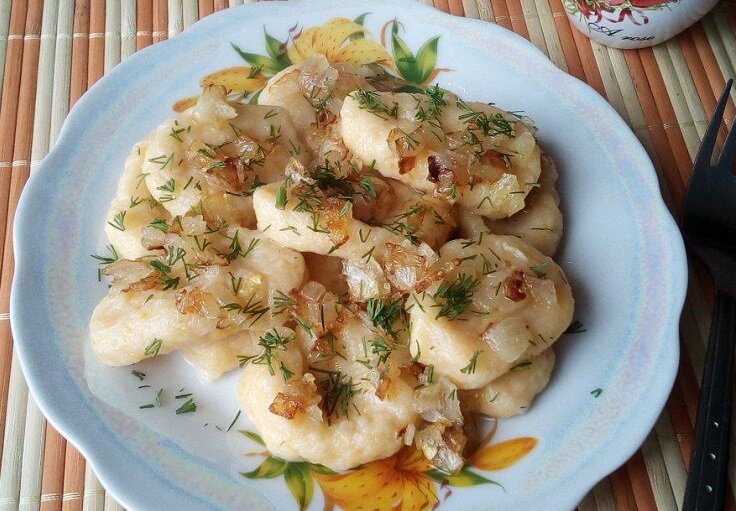 Самые ленивые вареники с картошкой, луком и шкварками. Незаслуженно забытый деревенский рецепт