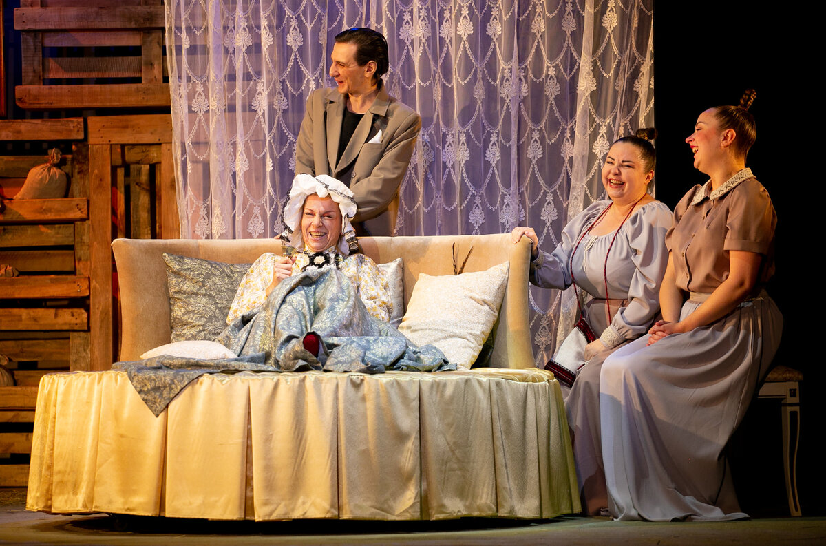 Сцена из спекткля "Муму