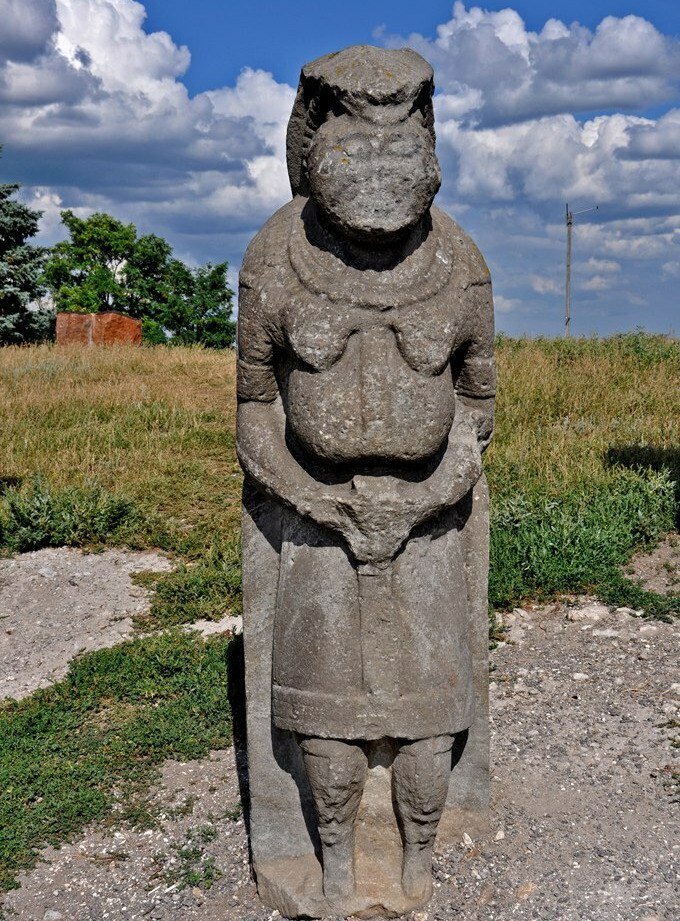 Половецкие каменные бабы. Яндекс картинки.
