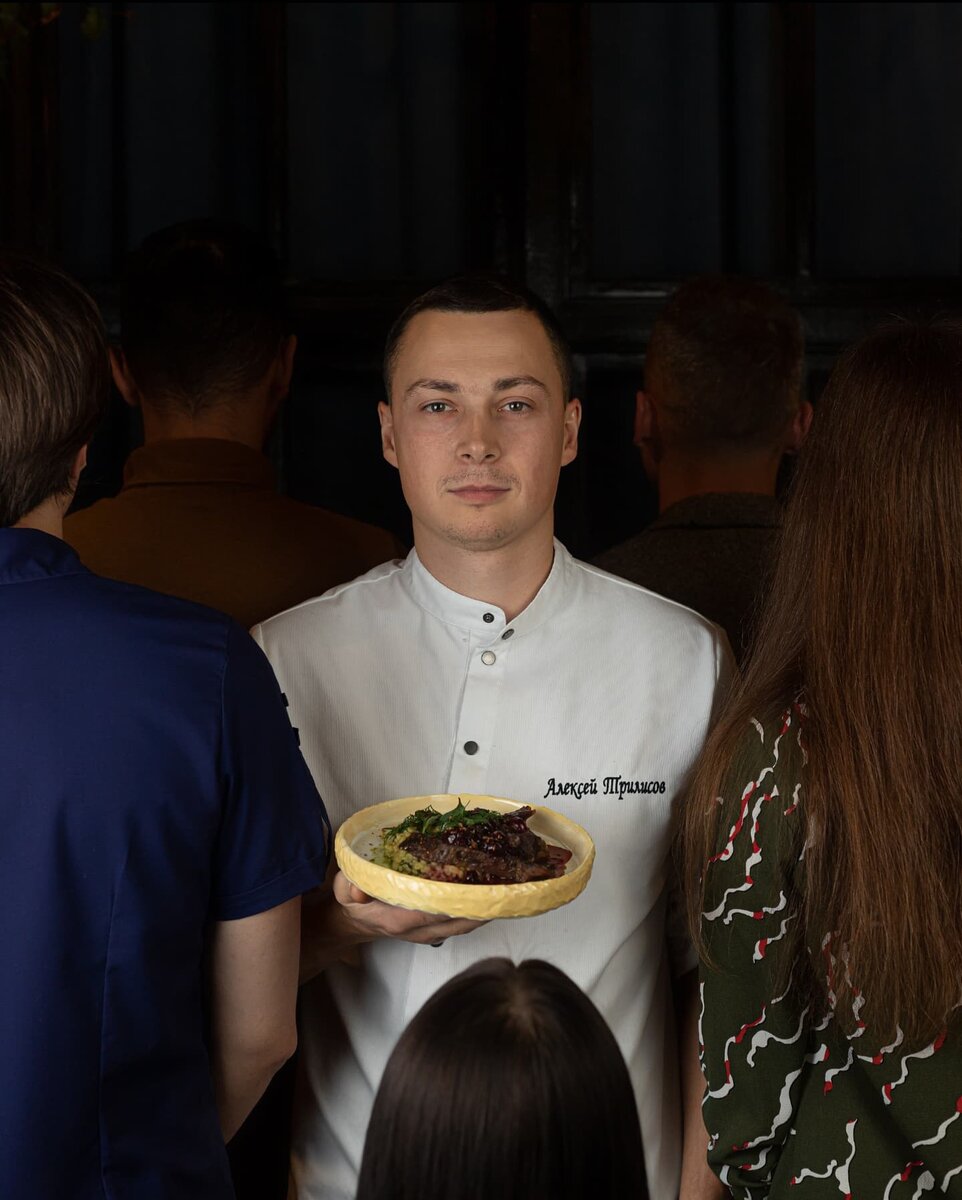 Я здесь надолго! 
Давайте расскажу, что здесь будет. 
Данный канал будет развивать ваше визуальное представление и визуальные вкусы, которые помогут вам.
Научится превращать повседневную необходимось в что-то большее, чем просто еда.
Буду вас знакомить с блюдами моей кухни.
Новые идеи, моих идей!
Немного юмора всех цветов.
И просто мысли, которыми хочется поделиться с вами .