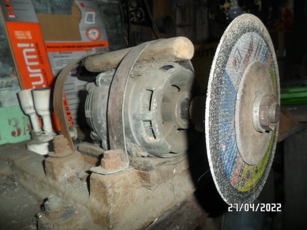 Электрический наждак. Двигатель от стиральной машины.