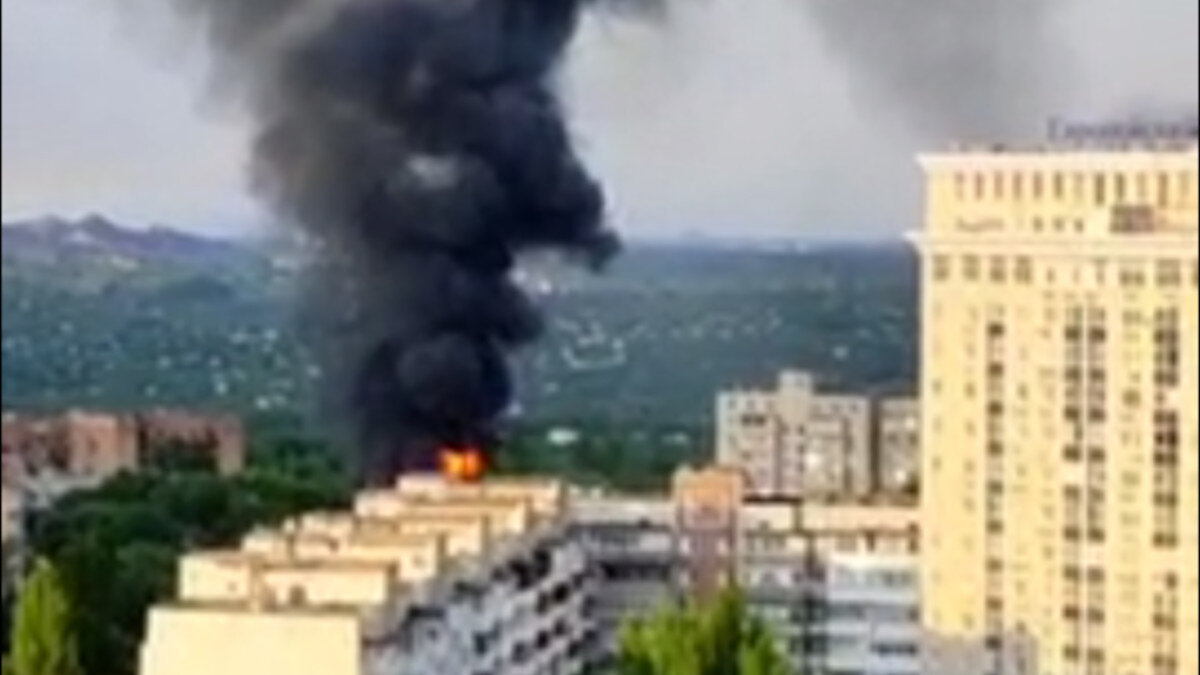 Пожар на складе вооружения под Донецком 17.06.2022г.