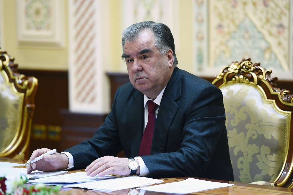 Эмомали Рахмон. Фото президента Таджикистана Эмомали Рахмон. "Vjvfkm hfovjy.