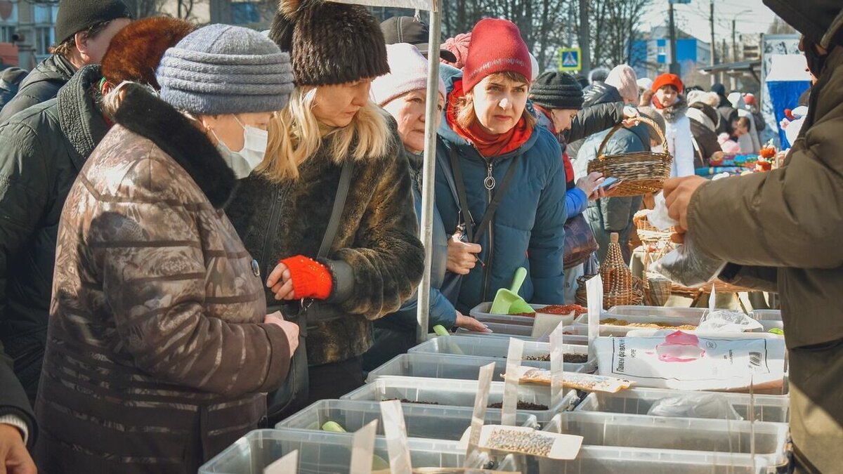     11 февраля в 8 утра 3 из 4 площадок города начнут работу и будет ждать своих покупателей. На прилавках местные фермеры разложат продукцию собственного производства и будут предлагать ее тюменцам.