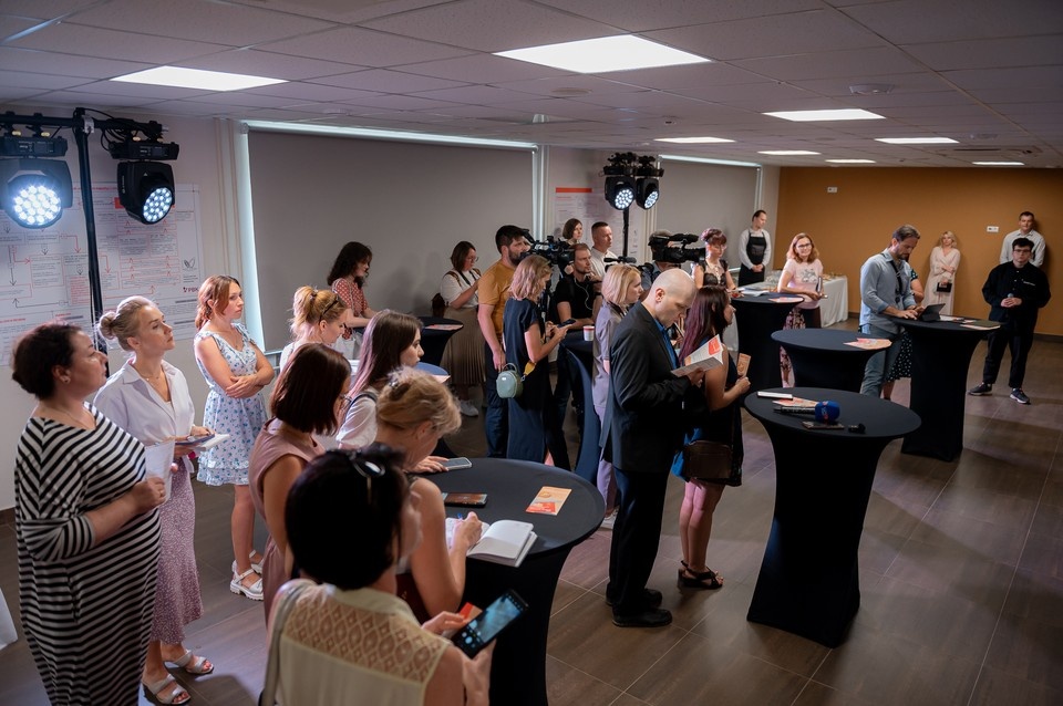    На брифинге журналисты задали спикерам вопросы о новой карте.