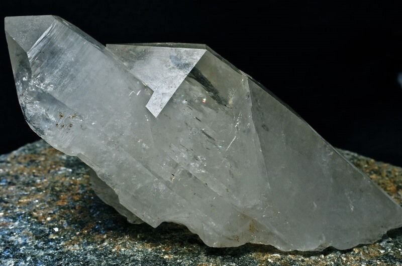 Горный хрусталь. Фото из Интернета.