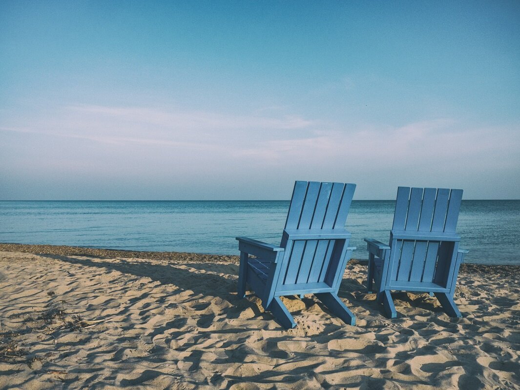 Место в тени стоит 150 рублей, шезлонг – в два раза больше.  Фото: Фото: unsplash.com