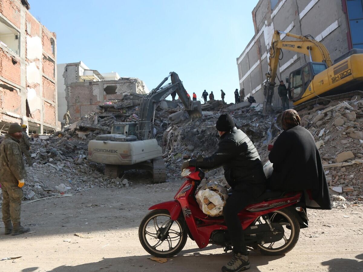    Разбор завалов после землетрясения в турецком городе Адыямане© Sputnik / Сертач Каяр