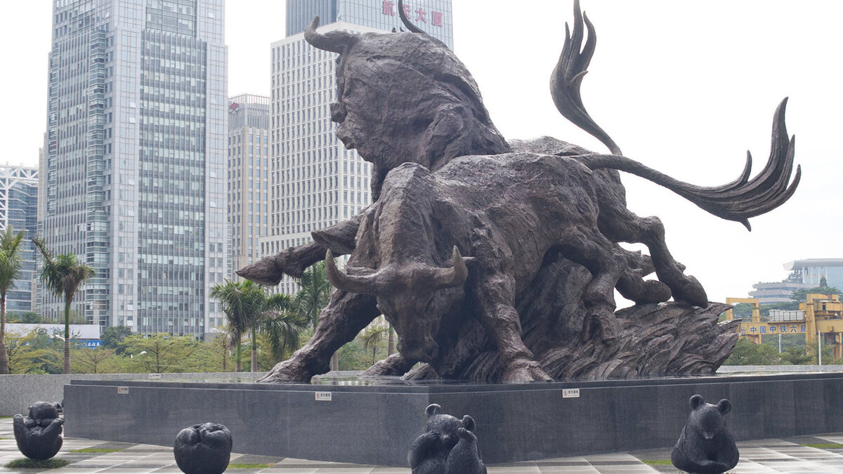    Площадь около Шэньчжэньской фондовой биржи, КитайCC BY-SA 2.0 / Scott Brown / Sculpture in front of Shenzhen Stock Exchange