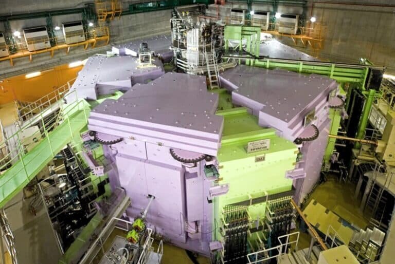    Riken RI Beam Factory ускоряет тяжелые изотопы в кольцевом циклотроне, с помощью сверхпроводящих магнитов / © Riken, Nishina Center for Accelerator-Based Science