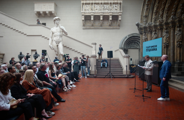    Cбор труппы театра имени А. С. Пушкина в ГМИИ имени А. С. Пушкина.пресс-служба театра