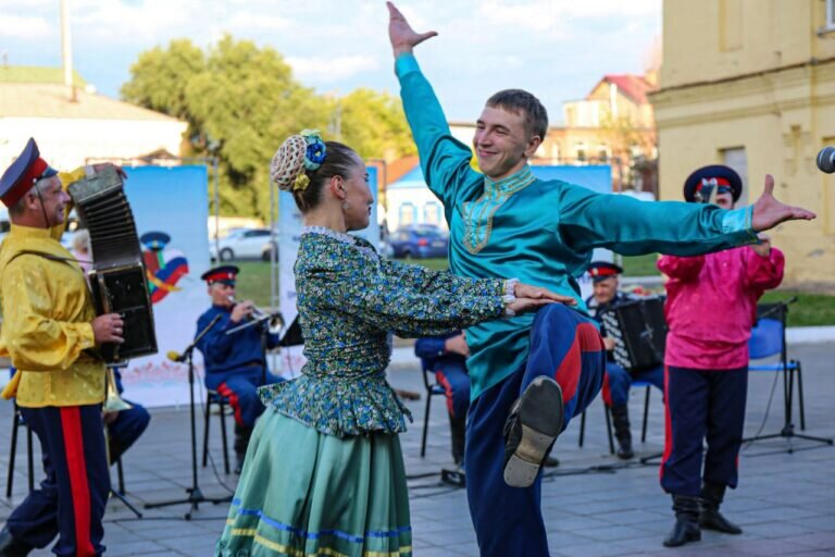    В областном центре стартовал фестиваль казачьей культуры «Оренбург – форпост России» Марина Шарт