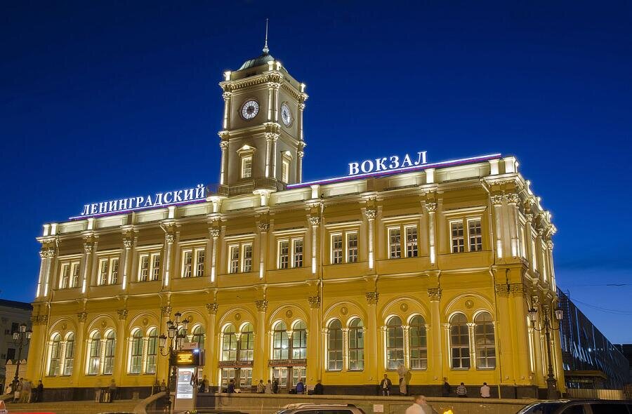    Ленинградский вокзал Фото: Sergey Korovkin 84, по лицензии CC BY-SA 3.0​