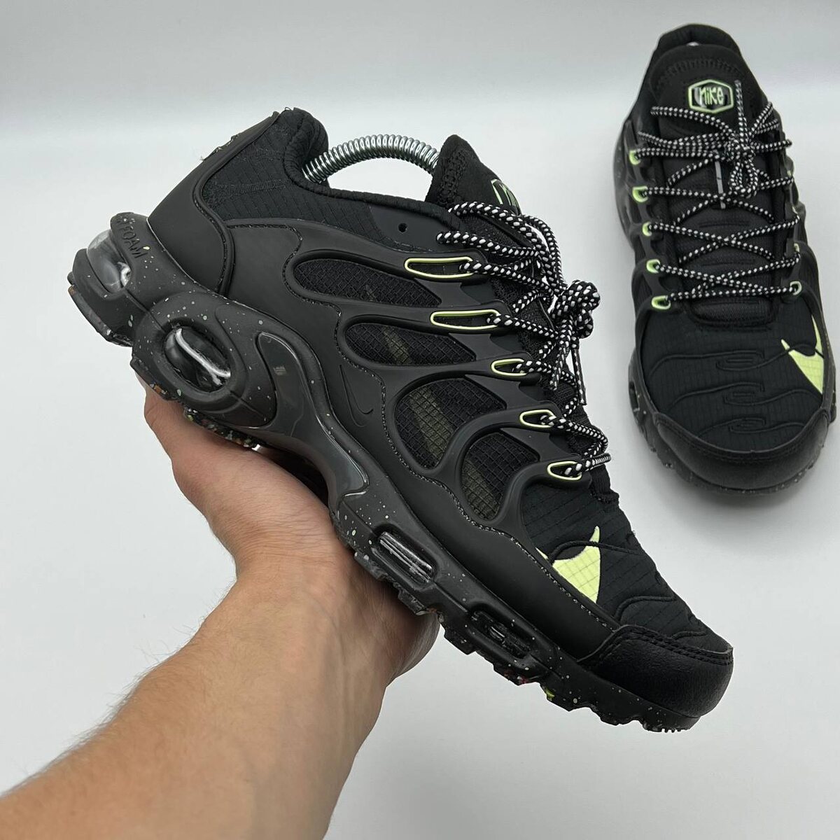 Nike air max hotsell tn plus black gold