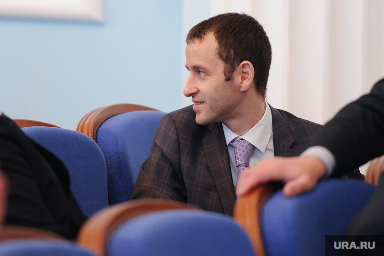    Дмитрий Агеев собрал грибы в лесу поселка Садовое