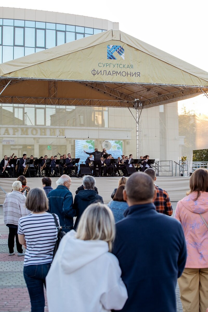    Сургутская филармония возобновила серию концертов под открытым небом