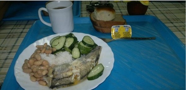 Выглядит стандартный армейский ужин ещё хуже, это фото из интернета.