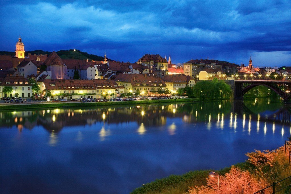 Марибор - второй по величине город в стране. Это также место муниципалитета Марибора. Марибор лежит на реке Драва и является центром словенского региона Нижней Штирии и его крупнейшим городом.-2