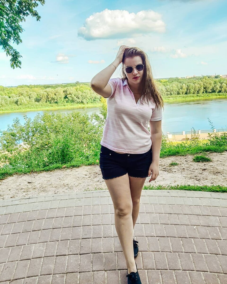 Лила молила. Лиля молила блоггер. Лила молила дзен. Лила молила ютуб блоггер. Лила молила в купальнике.
