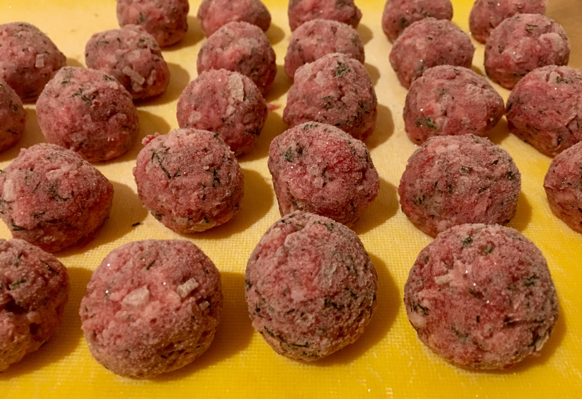 Эти кикадеки мы распотрошим уже сегодня на обед :) Сын сказал, что сварит "сям" :)