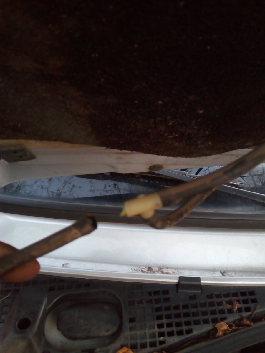 Вот такое пластиковое чудо обязательно развалится в один прекрасный момент, лучше сразу поменять на металл