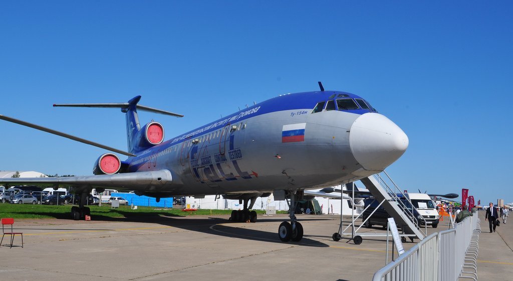 С самого начала принадлежит ЛИИ имени М. М. Громова. Прототип Ту-154М. Первоначально самолет получил обозначение Ту-164, но оно принято не было. После конвертации в Ту-154М и начала серийного производства их (1985) присвоен c/n 700. "Подопытный кролик" ЛИИ имени Громова. Прозвище борта — "ни Бэ, ни Мэ".

