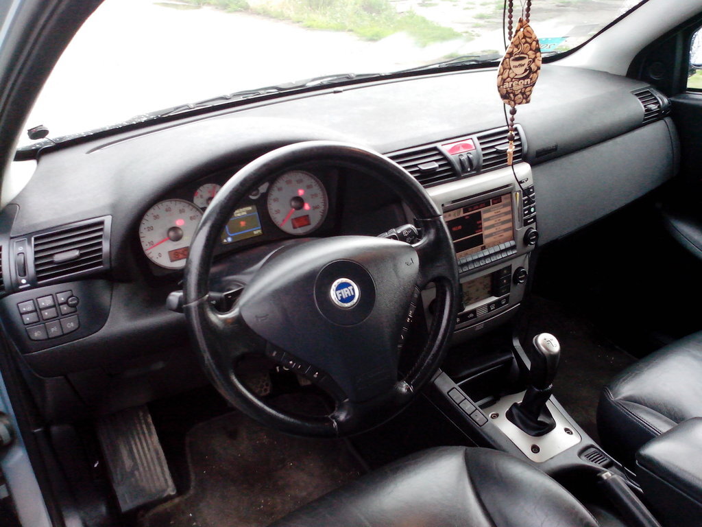 Салон Стило. Фото: https://www.drom.ru/reviews/fiat/stilo/89335/