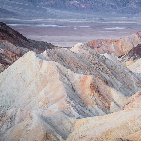 https://cdn.pixabay.com/photo/2018/12/18/23/40/death-valley-3883283_960_720.jpg
