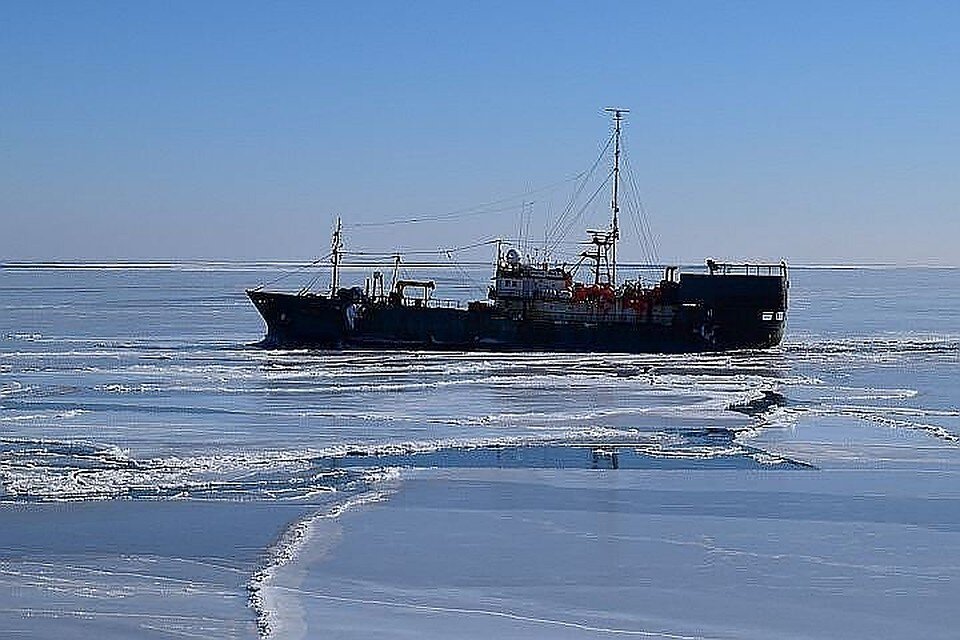 Рыболовное судно "Восток". 