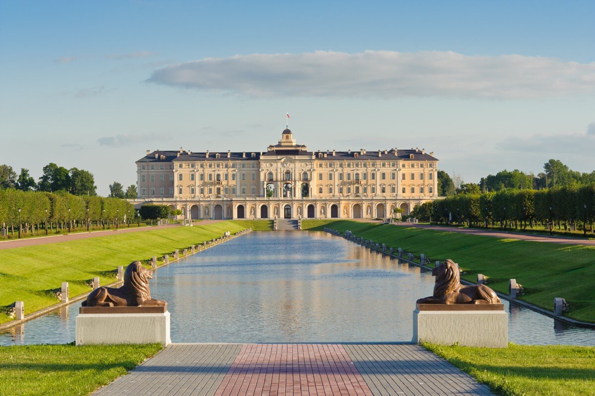 Константиновский дворец