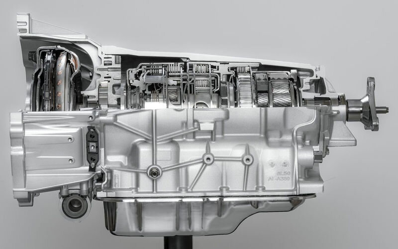  Коробка передач Патриота имеет классическую для продольного размещения компоновку.