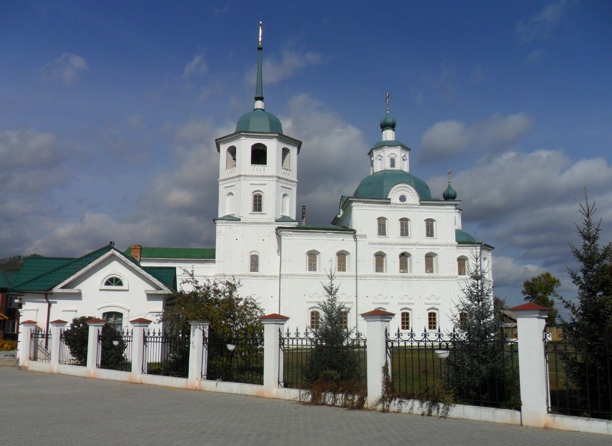 Старинное здание. Очень красивое.