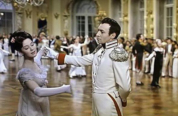 Бал. Наташа Ростова на балу. Кадр из фильма "Война и мир"