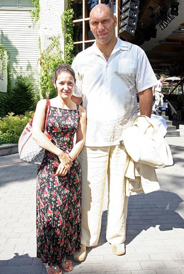 Джейсон стэтхэм и роузи хантингтон-уайтли. Хайден панеттьери и кличко. Ростом женой был. Дети валуева николая. Знаменитости невысокого роста мужчины.