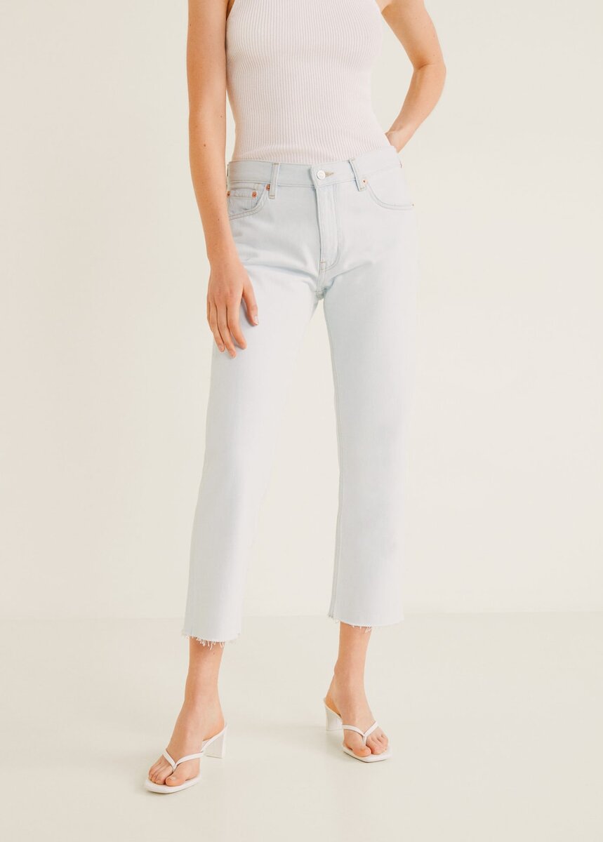 Можно заранее взять на сухую погоду за 1499 рублей. https://shop.mango.com/ru/