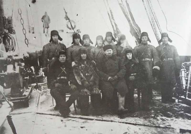 В центре - Берзин Э. П., начальник "Дальстрой" 