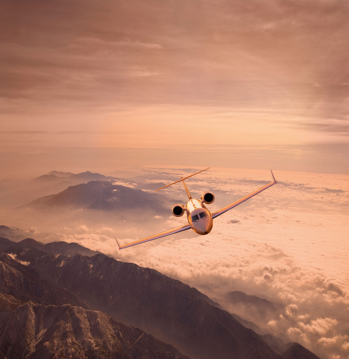 САМОЛЕТЫ GULFSTREAM (НА ФОТО – МОДЕЛЬ ИЗ ЛИНЕЙКИ GULFSTREAM IV) ЦЕНЯТ БИЗНЕСМЕНЫ В ДИАПАЗОНЕ ОТ СЕРГЕЯ ГАЛИЦКОГО ДО РОМАНА АБРАМОВИЧА.