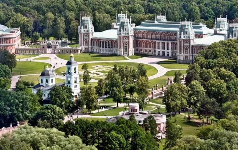 Дворцово-парковый ансамбль  около метро Царицыно