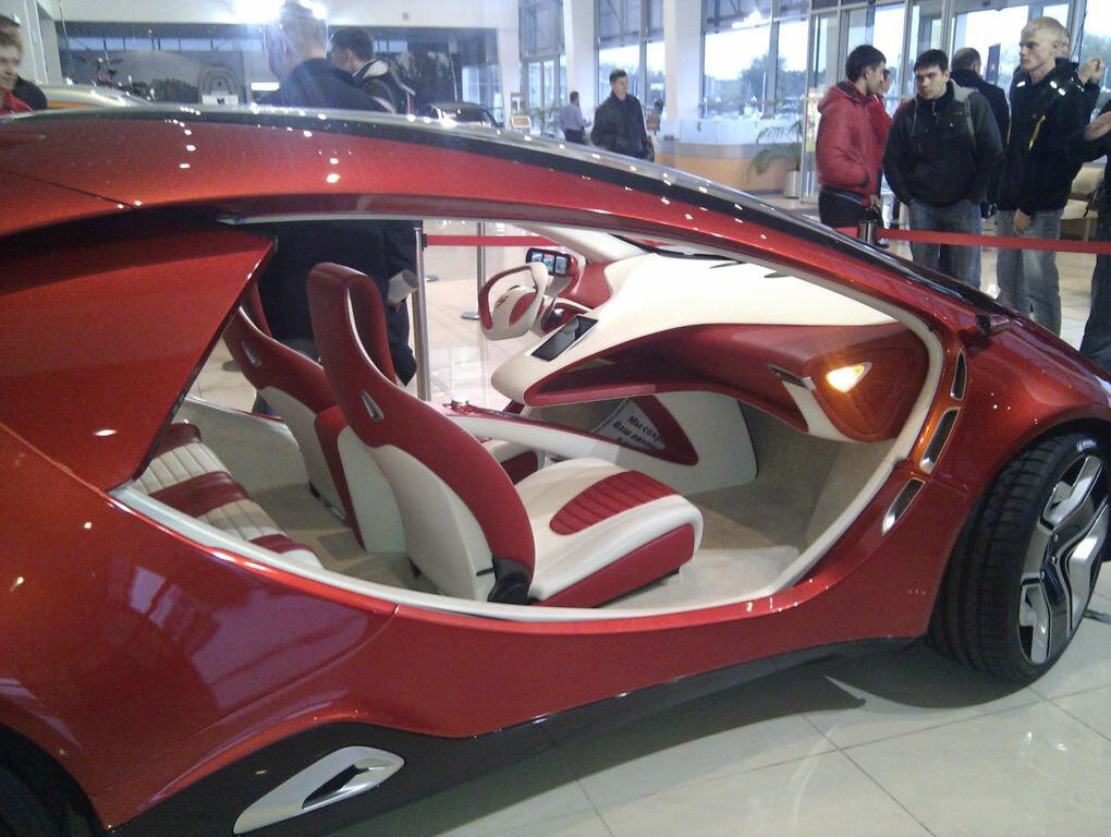 Ё-Мобиль с похожим типом открывания дверей