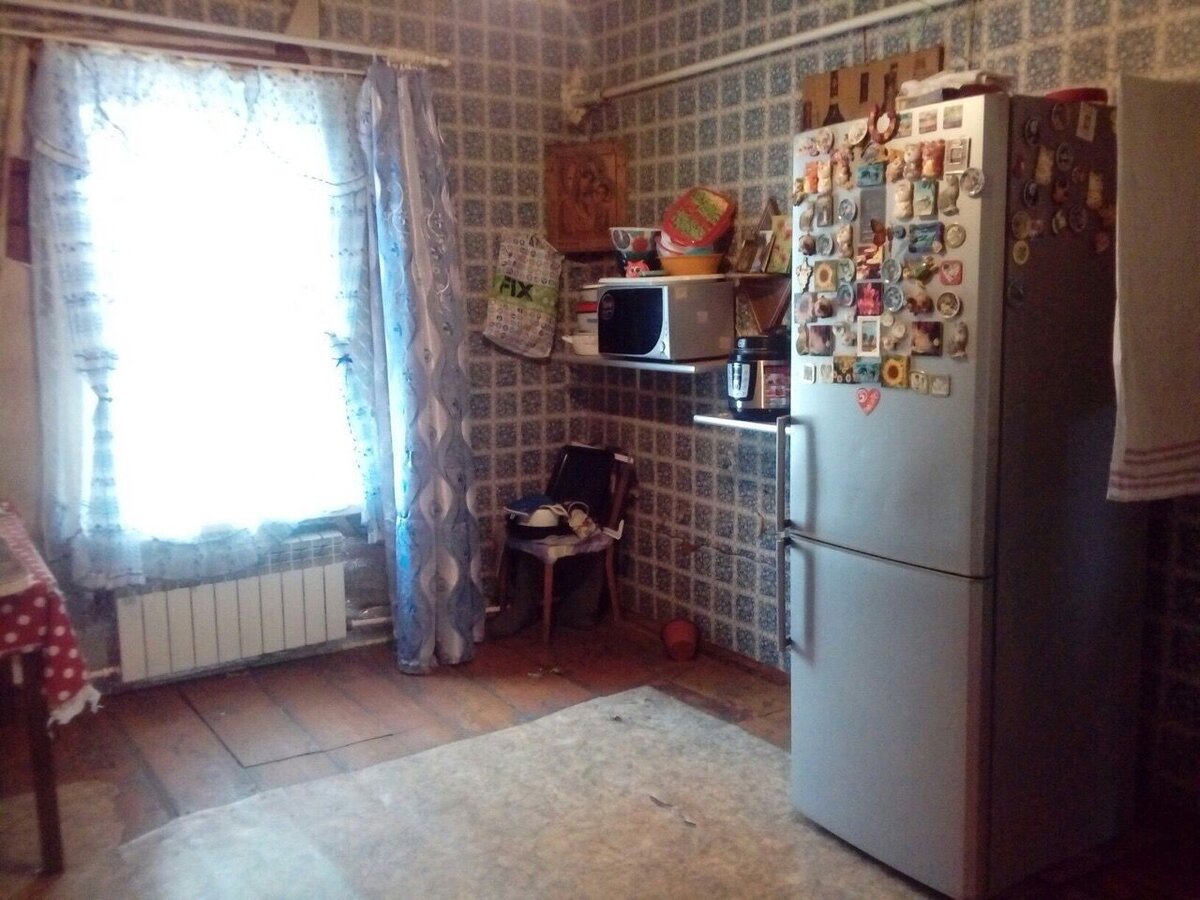 вид на кухню с боку