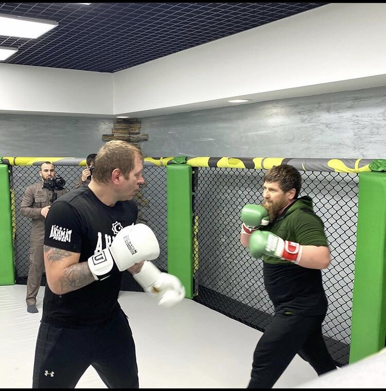 Мужчины готовы к бою! Источник фото: yandex.ru