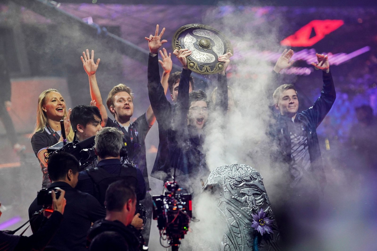 Все победители интернешнл дота 2. Интернешинал 2021. Og Dota 2 International 2019. АЕГИС дота 2 og. Og победители the International 2019.