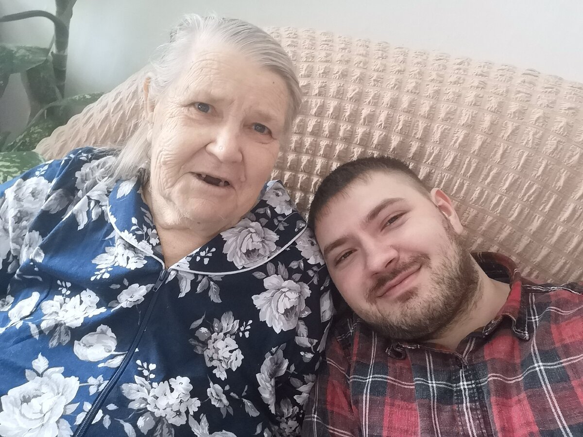 Она лучшая бабушка на свете)) имеет 15 грамот за достижения перед родиной