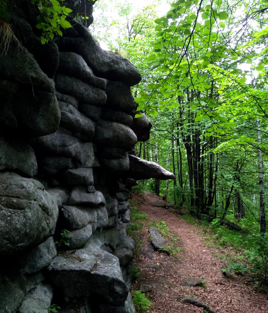 Вид на скалы с южной стороны