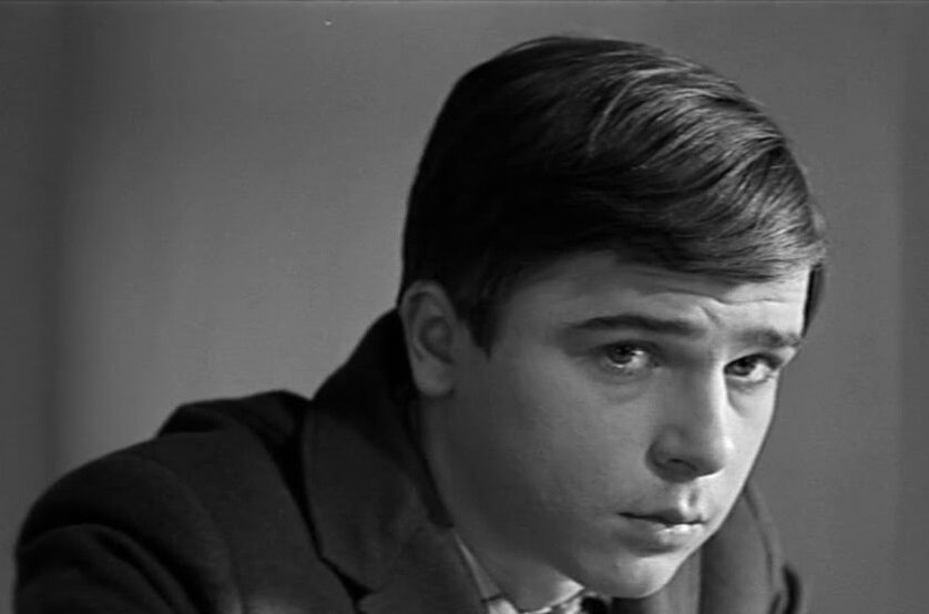 Начнём с того, что Генка никого не уважает и уж точно не особо любит. Зато! Он хочет, чтобы его понимали. Скриншот. Источник - YouTube.