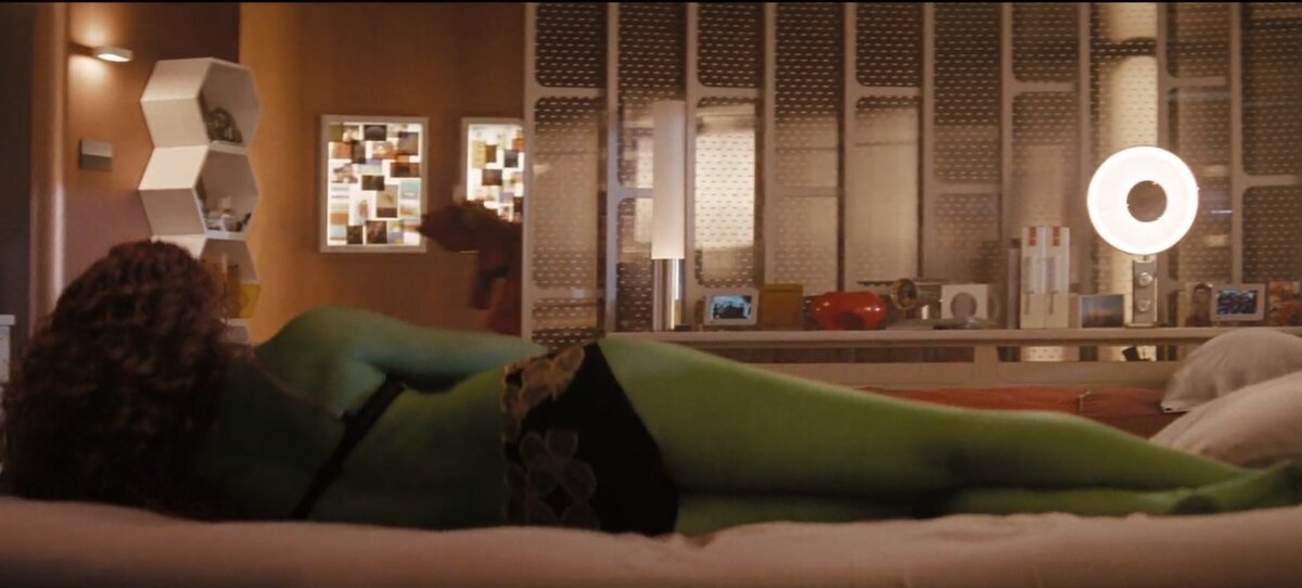 Гейла - Орионка, инженер. Кадет в Академии Звёздного флота.