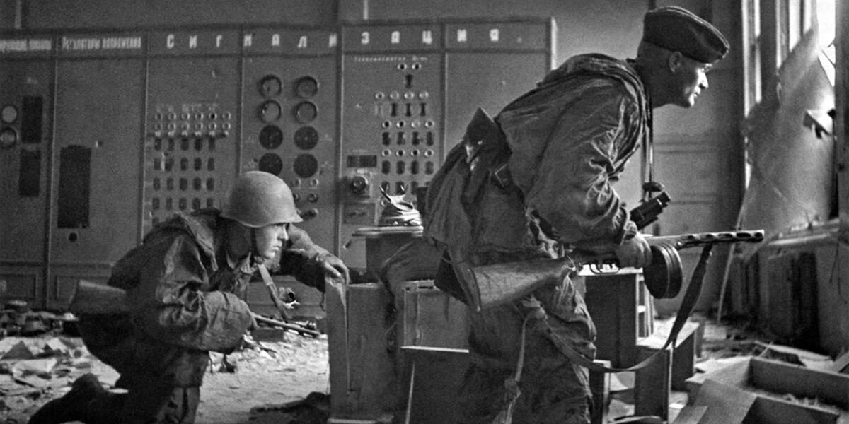 Разведчики советского 1031-го артиллерийского полка в районе Воронежа (источник фото: https://waralbum.ru/) 
