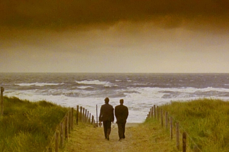 «Достуча́ться до небе́с»                                                                                                                                           Жанр: Комедия, драма, криминал
Режиссёр Томас Ян                                                                                                                                                                   Год	1997