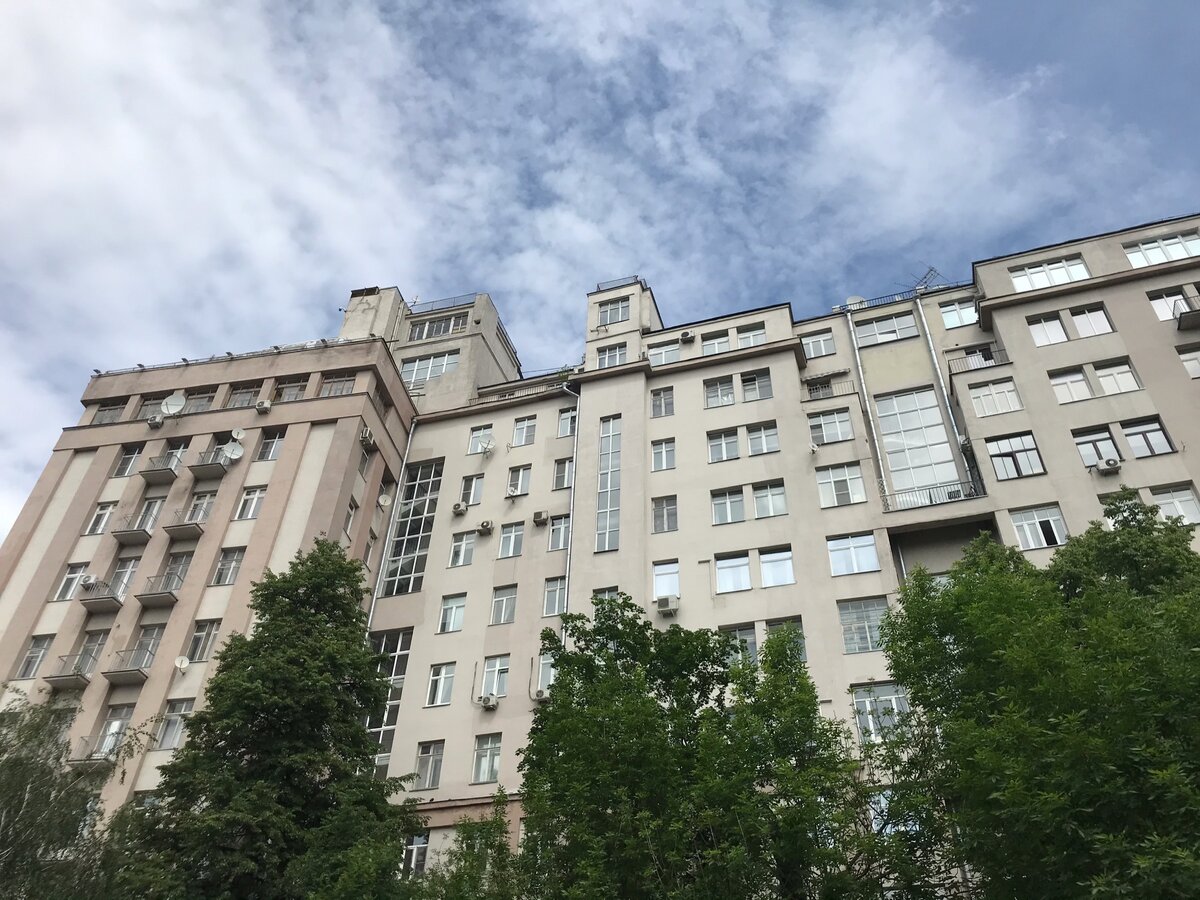 Дом Правительства, он же - Дом на Набережной (ул. Серафимовича 2)