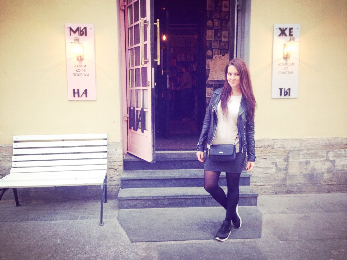 Название статьи вдохновлено кафе в Питере. Не знаю работает ли оно сейчас, но несколько лет назад там наливали бесплатно какао, если поцелуешь незнакомца (по взаимному согласию!)